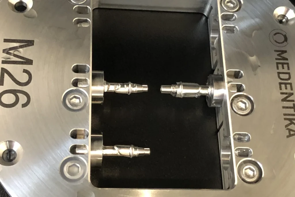 Fräsrohling im Halter der CAD/CAM-Anlage